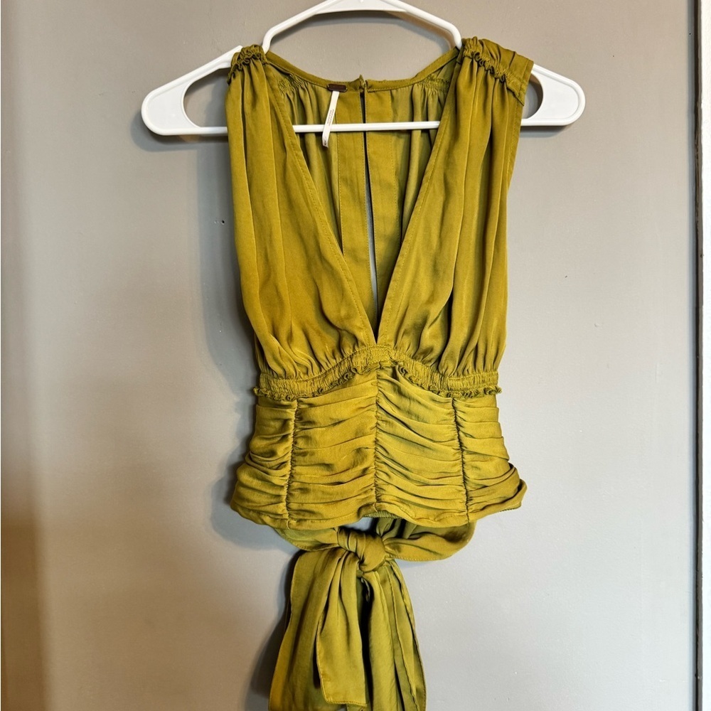 Free People Light Green Sleeveless Top Blouse with Elegant Detail Detail and Bow - Picture 1 of 13